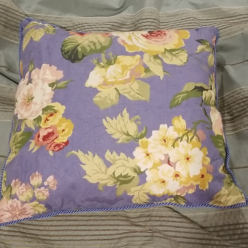 Pillow with decorative flowers on them.